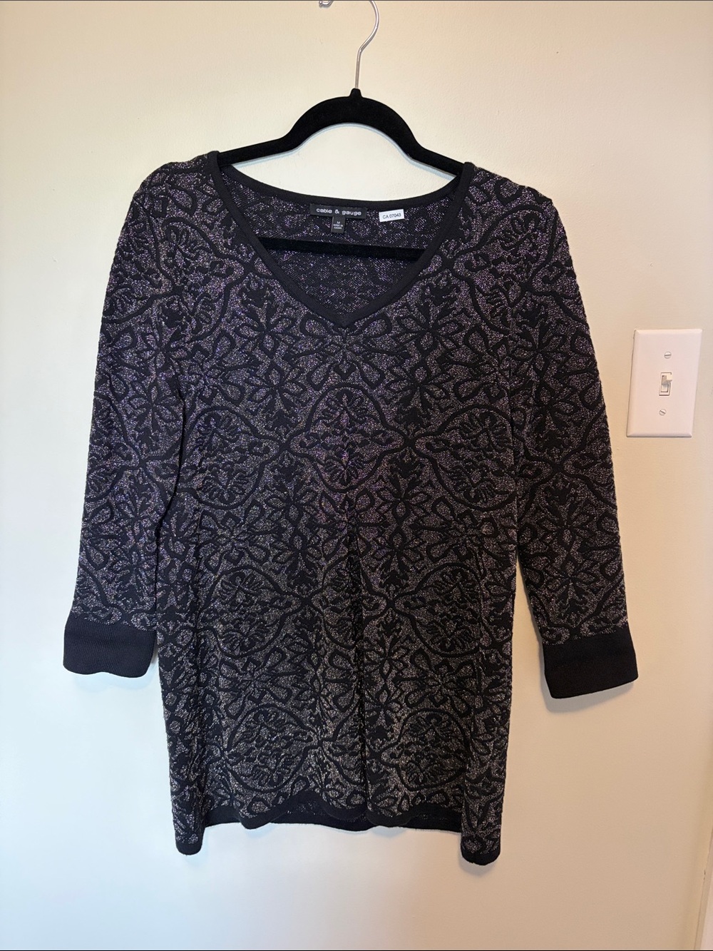 Cable & Gauge Black and Purple V‑Neck Patterned Long Sleeve Top